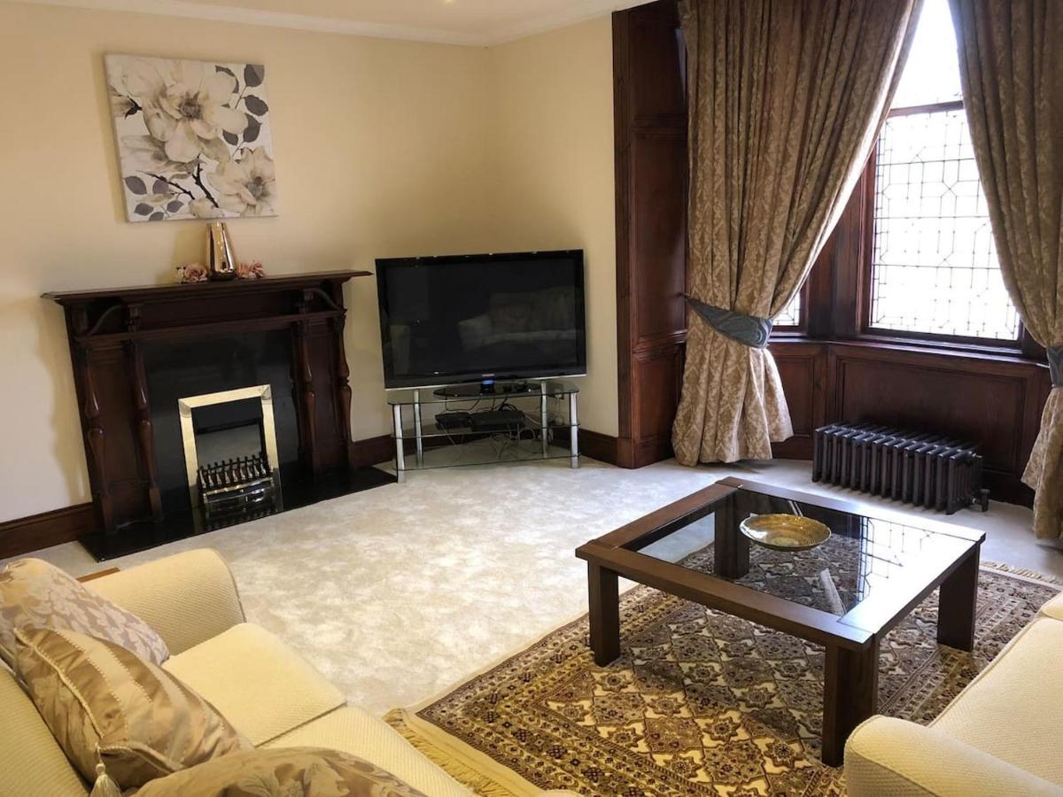 Beautiful 4-Bed Villa In 格拉斯哥 外观 照片
