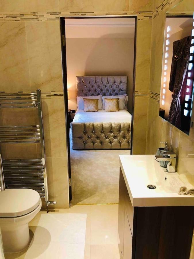 Beautiful 4-Bed Villa In 格拉斯哥 外观 照片
